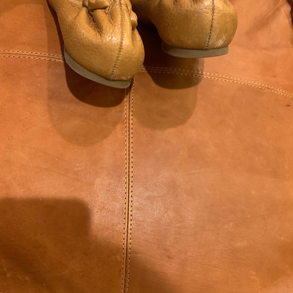Tory Burch Cognac/Tan Leather Logo Ballet Flats - Picture 8 of 8